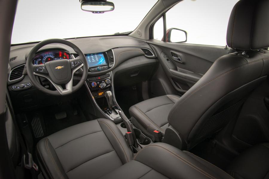 Интерьер Chevrolet Tracker 2016 года  (фото 4 из 13)